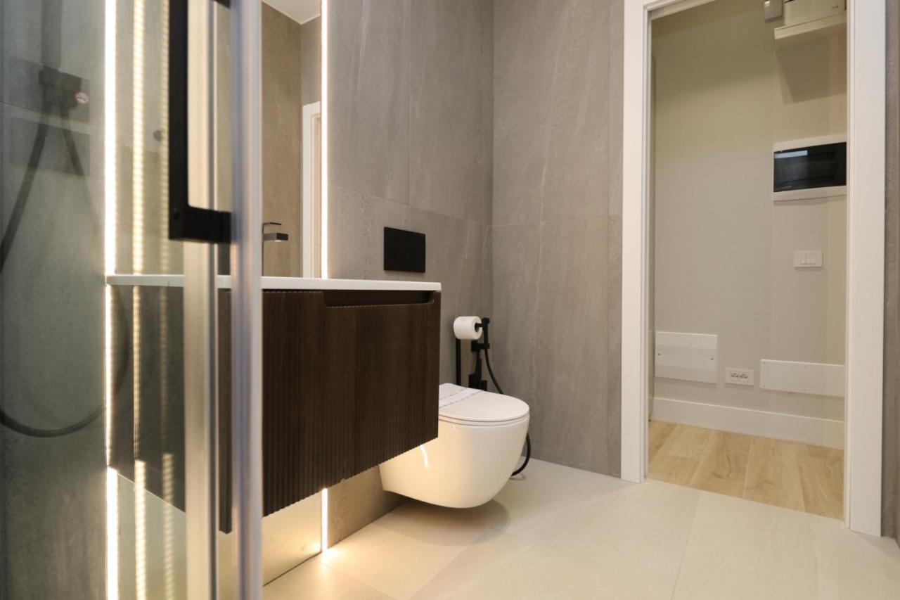 Renovated & Fully Equipped-Luxurious-2Room Fontana Suite, It Just Doesn'T Get Any Better! ออลเบีย ภายนอก รูปภาพ