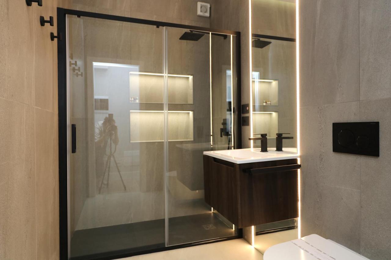 Renovated & Fully Equipped-Luxurious-2Room Fontana Suite, It Just Doesn'T Get Any Better! ออลเบีย ภายนอก รูปภาพ
