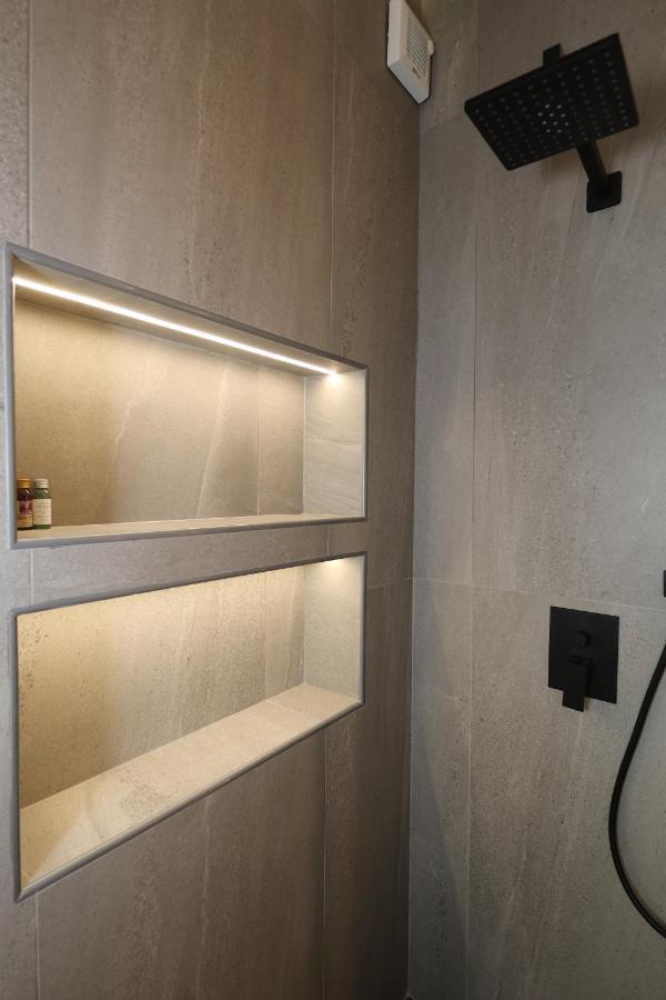 Renovated & Fully Equipped-Luxurious-2Room Fontana Suite, It Just Doesn'T Get Any Better! ออลเบีย ภายนอก รูปภาพ